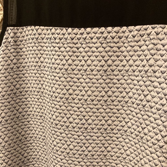 Le Lis Patterned Blouse - Picture 5 of 5